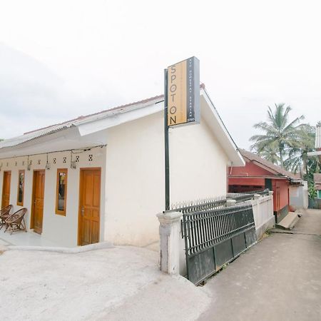 Ayu Homestay Syariah Sukabumi Exterior photo