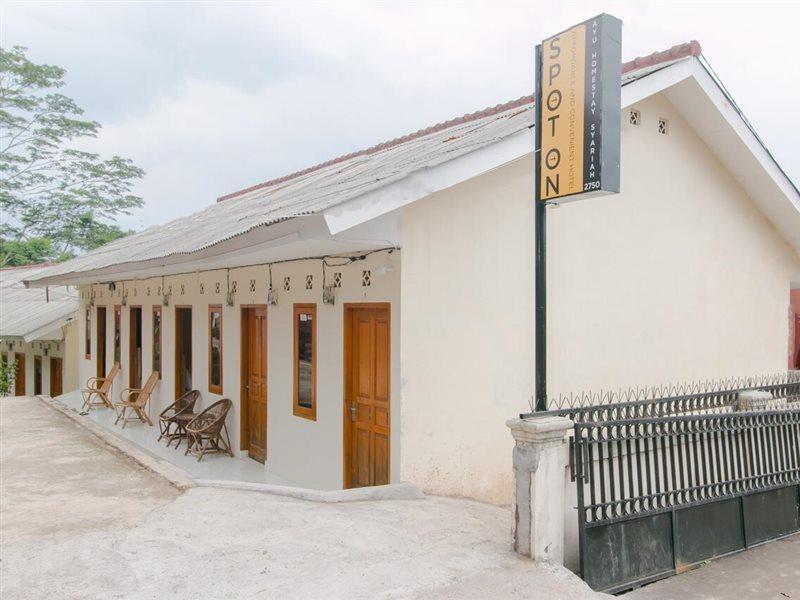 Ayu Homestay Syariah Sukabumi Exterior photo