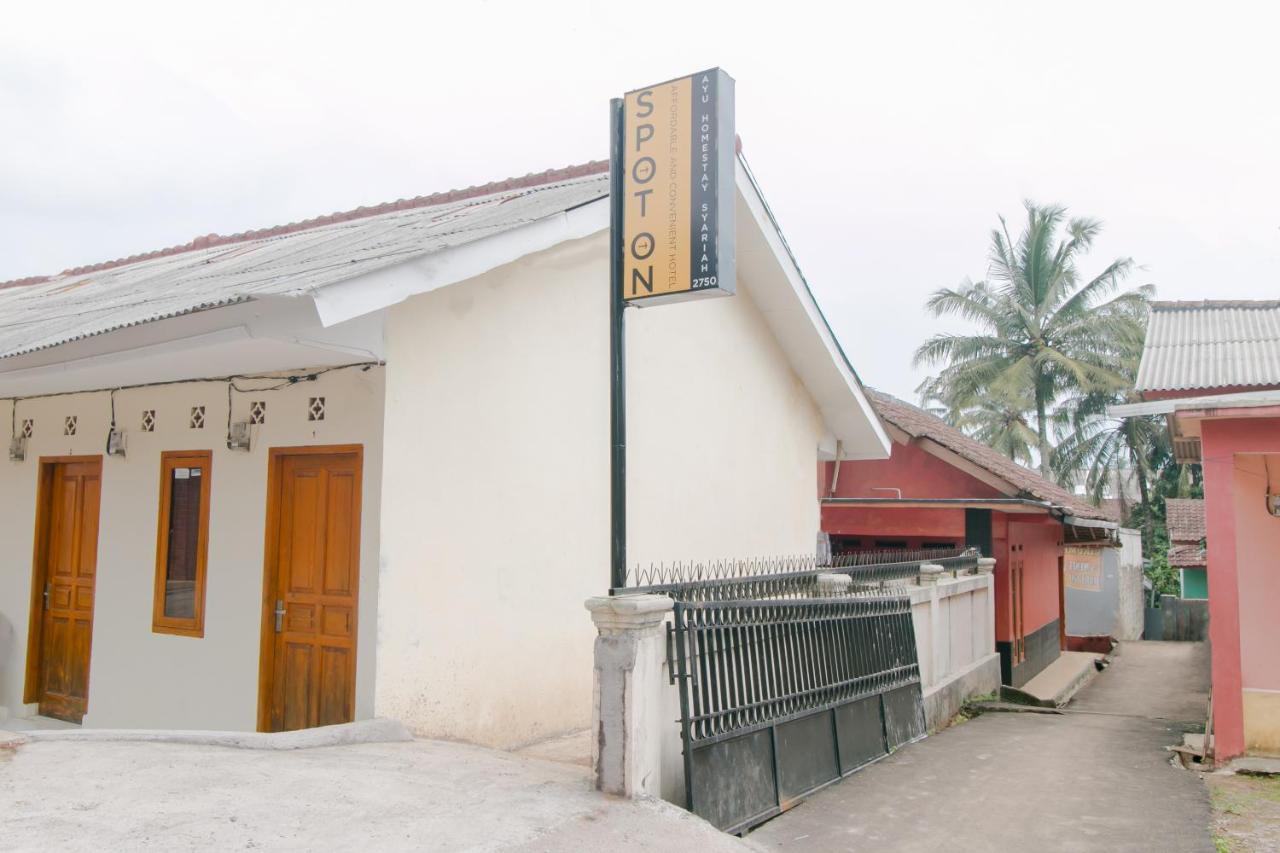 Ayu Homestay Syariah Sukabumi Exterior photo